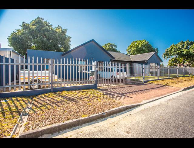 4 BEDROOM FREEHOLD FOR SALE IN STELLENBERG